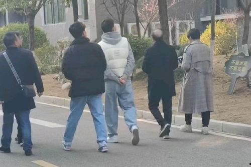 网红黑料吃瓜入口,吃瓜群众如何成为舆论焦点 第2张 网红黑料吃瓜入口,吃瓜群众如何成为舆论焦点 第2张